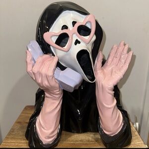VIRAL Ghoulish girl scream on phone resin LED, and Music pink/black , 13” tall!